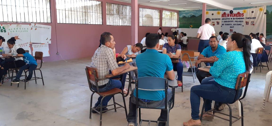 Parents participate in workshop 